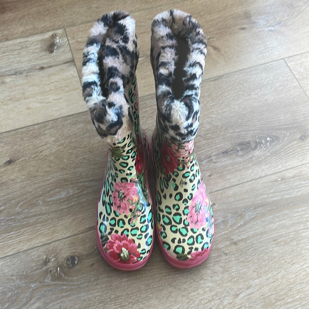Kenzo rainboots size 36 European (size 5.5 US) with flower details and leopard